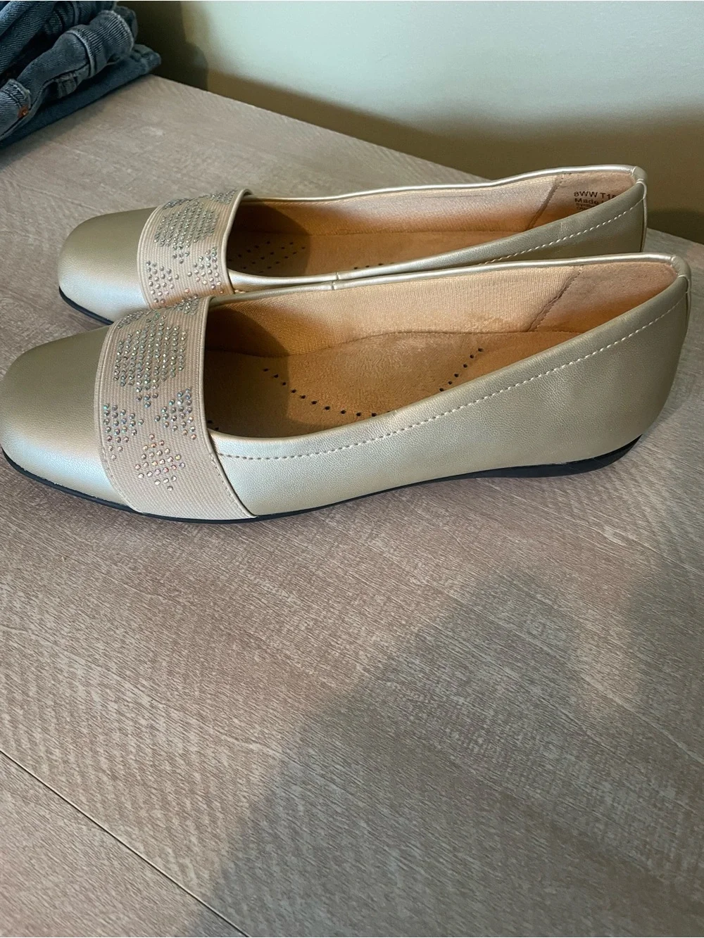 Trotters Samantha Metallic Gem Band Slip-On Flats champagne shoes sz 8WW wide